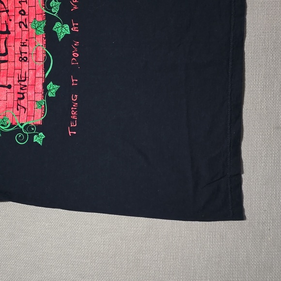Fruit Of The Loom - Roger Waters 2012 Wrigley Field T-Shirt Pink Floyd Size XL - Picture 6 of 16